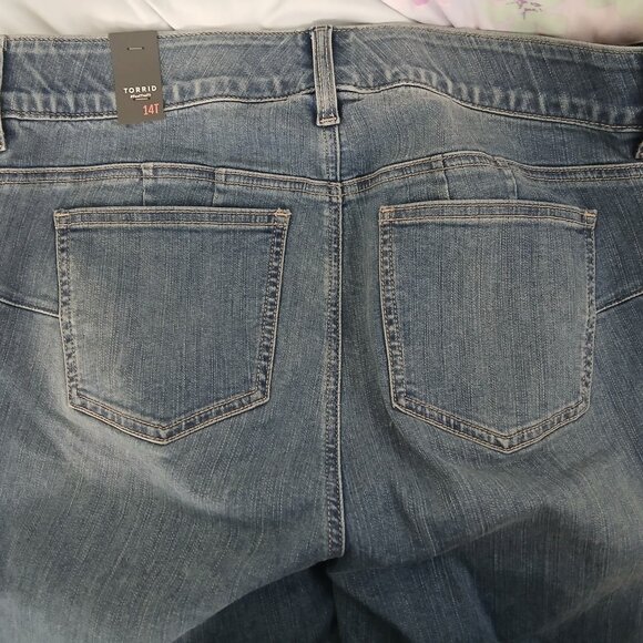 Torrid Feel the Fit Jeans Bombshell Flare Wide Premium Stretch Med Wash  14 Tall - Picture 5 of 6